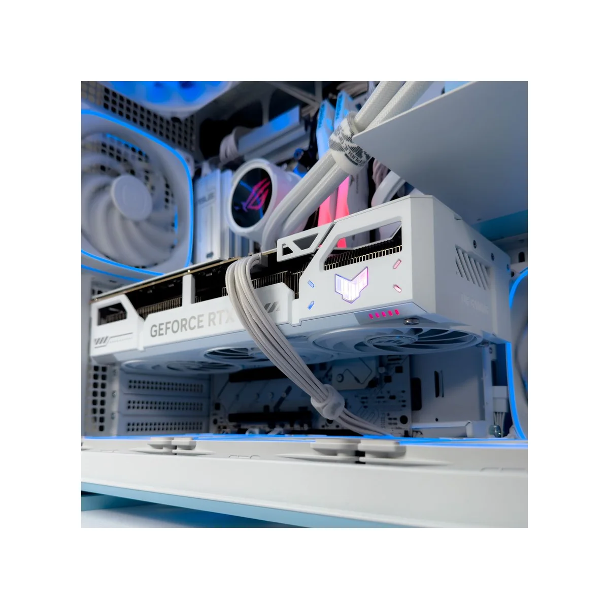 Gaming PC Christmas (Ryzen 7 9800X3D, 32 GB DDR5 RAM, RTX 5070 Ti 16GB) - Powered by ASUS - Gaming_PC_Christmas_BPA view 7