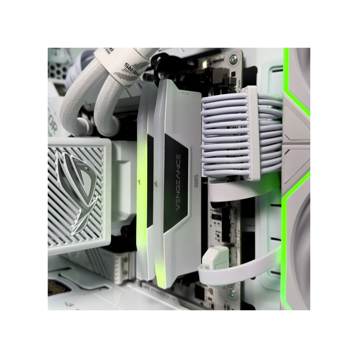 Gaming PC White Emerald (Ryzen 9 9950X3D, 64 GB DDR5 RAM, RTX 5090 32GB GPU) - Gaming_PC_White_Emerald view 8