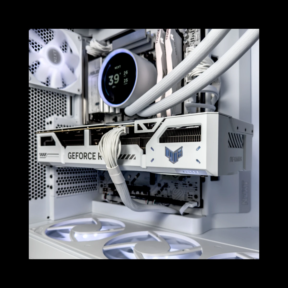 Gaming PC Colossus (Ryzen 7 9800X3D, 32GB DDR5, RTX 5070 Ti White) - Gaming_PC_Colossus view 6
