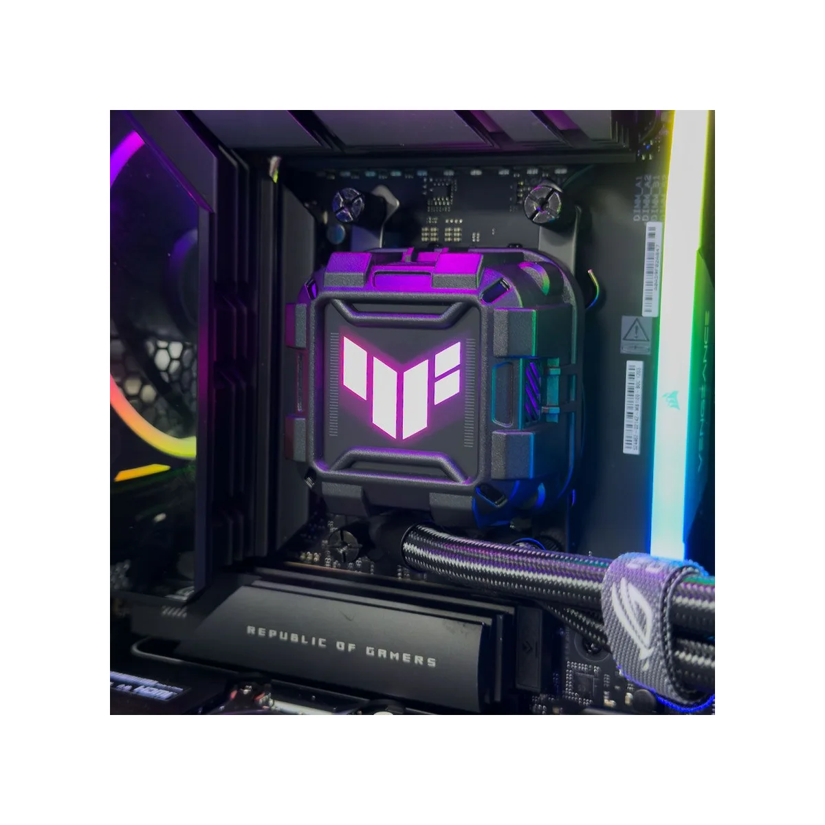 Gaming PC Hulk (Ryzen 9 9950X3D, 64GB DDR5, RTX 5080) - Powered by ASUS - Gaming_PC_Hulk view 6