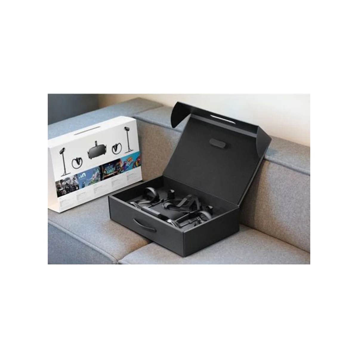 OCULUS Rift VR + Touch Virtual Reality Headset - Black (90 Hz, 110° FOV, Wireless Controllers) - 340-01523-02 view 4