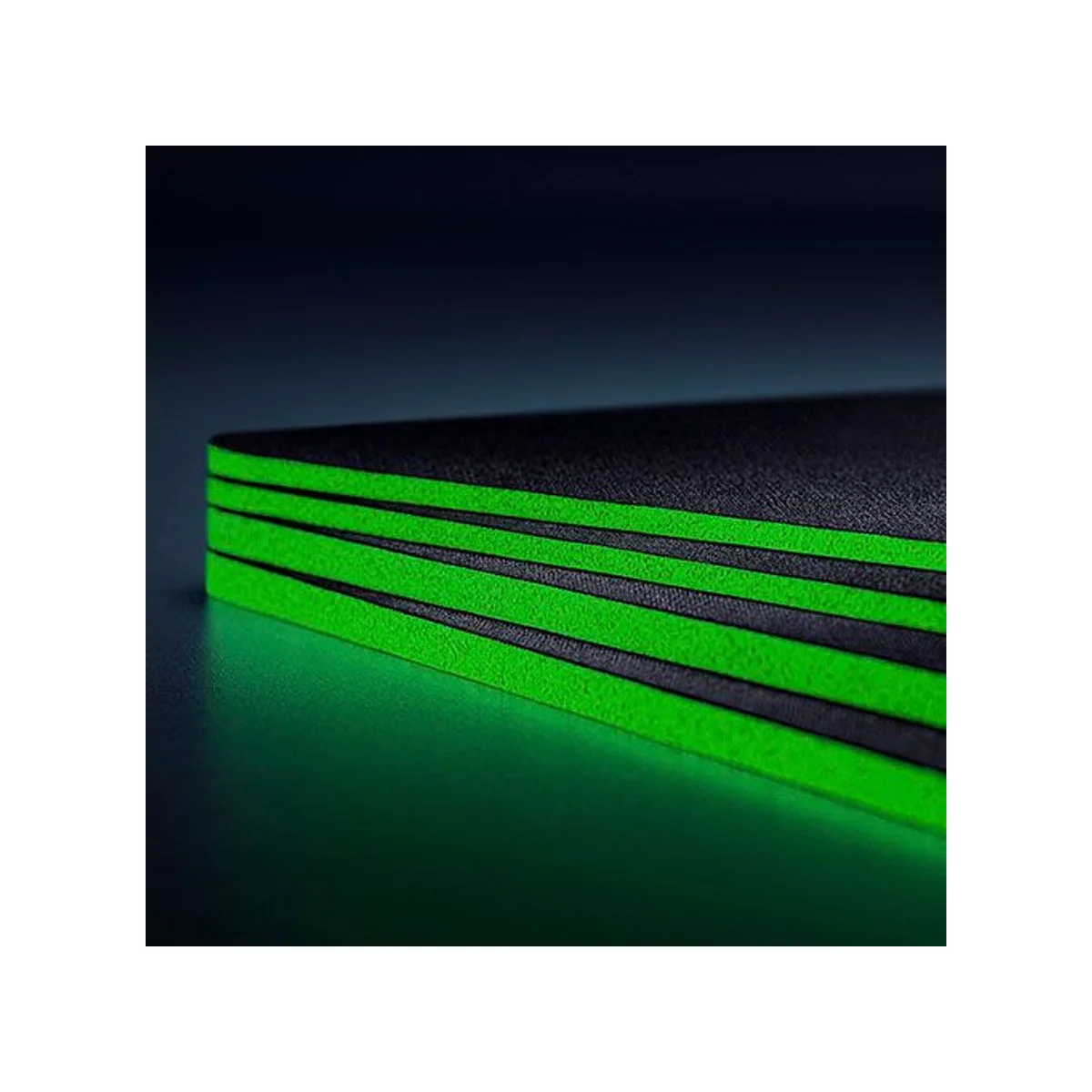 Razer Gigantus V2 Soft Mouse Mat - Medium | Textured Micro-Weave Cloth, High-Density Rubber Foam - RZ02-03330200-R3M1 view 2
