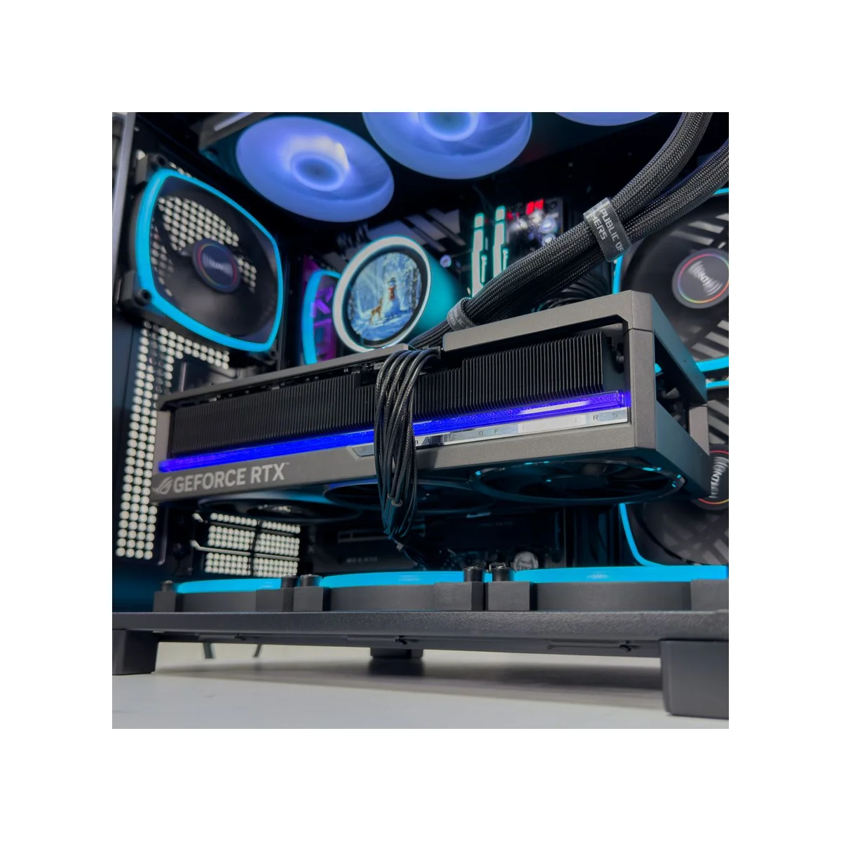 Gaming PC Hero (Ryzen 9 9950X3D, 64GB DDR5, RTX 5090 32GB) - Powered by ASUS - Gaming_PC_Hero_PBA view 7