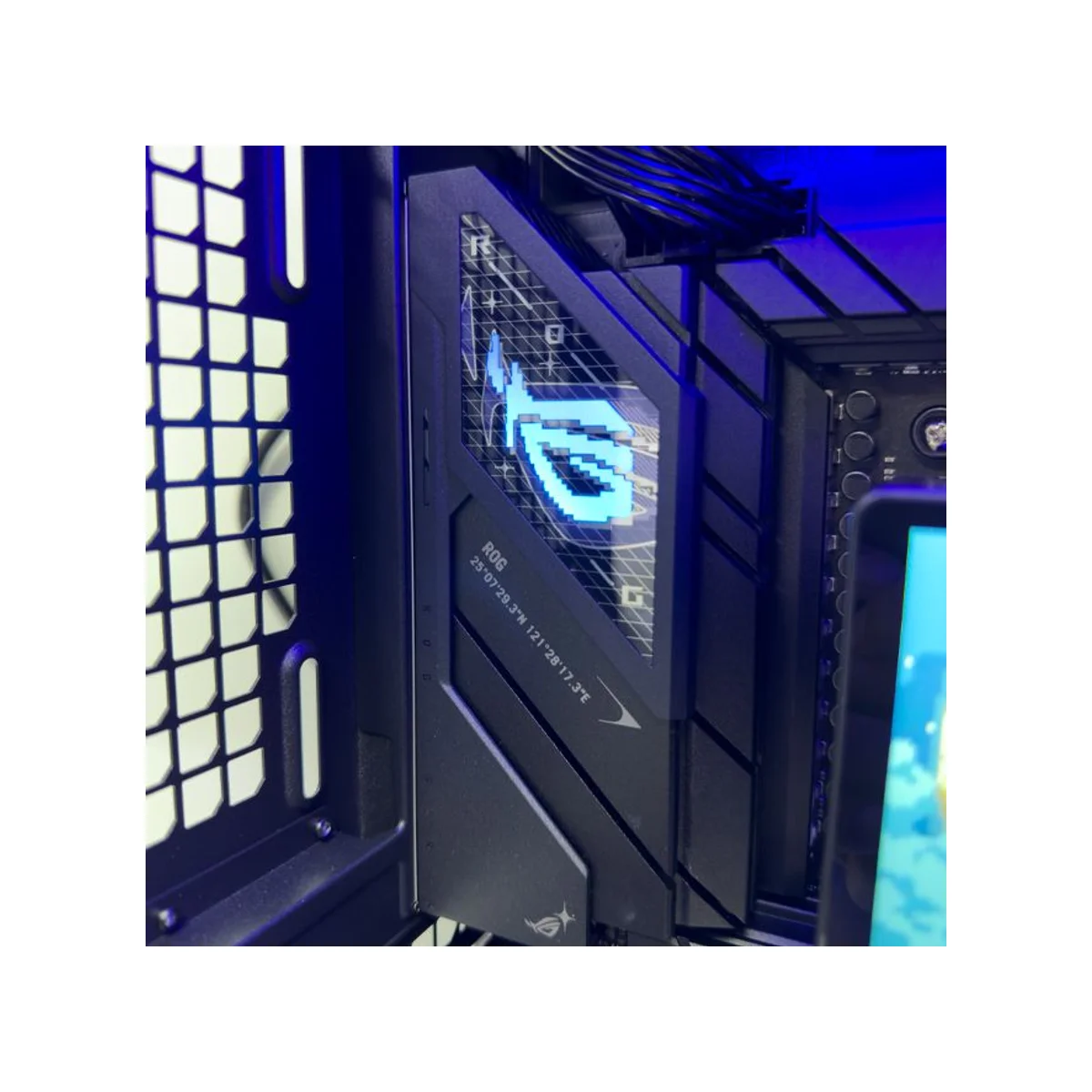 Gold Gaming PC (Ryzen 7 7800X3D, 32GB DDR5, RTX 5080 16GB) - Gold_Gaming_PC view 5