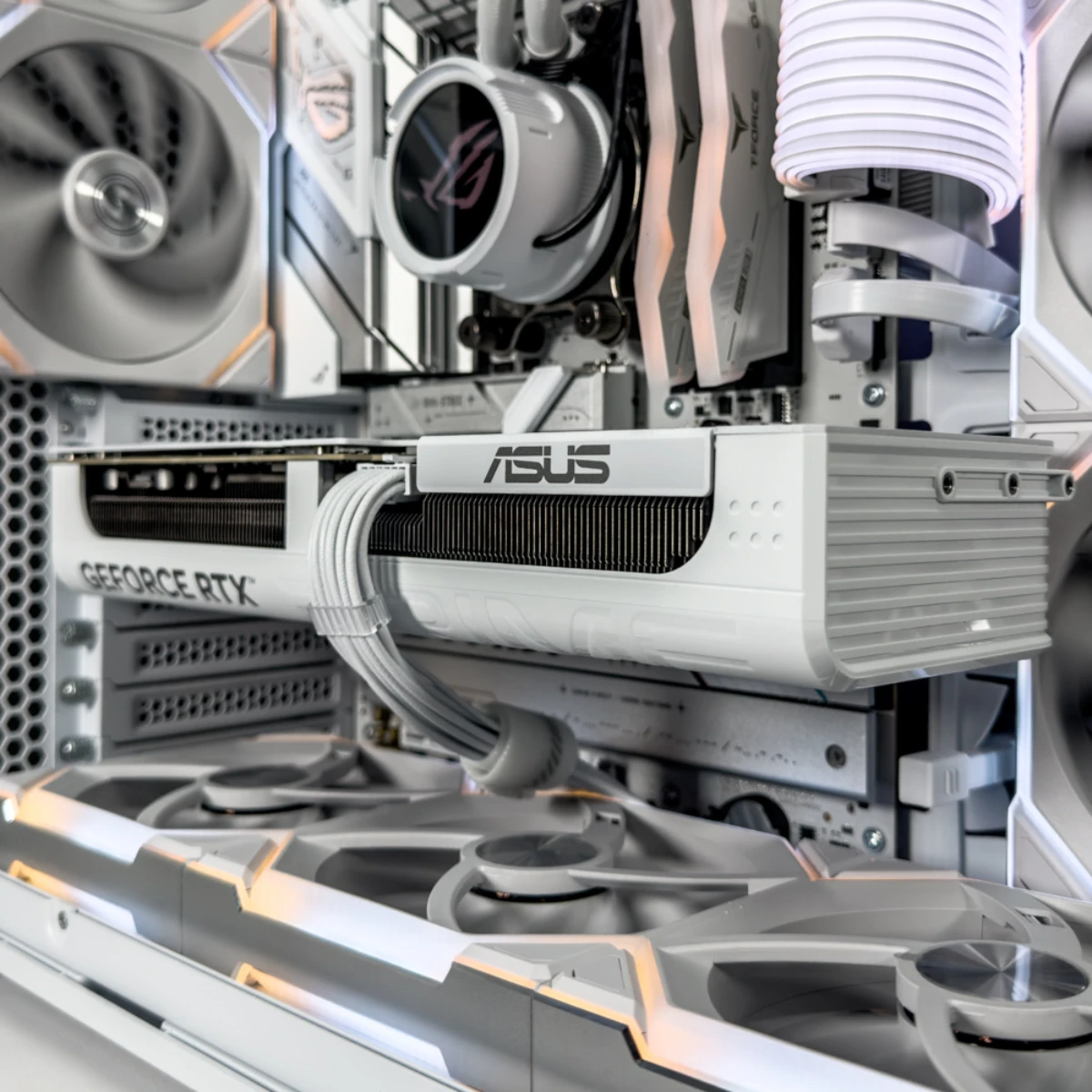 Gaming PC Solaris (Ryzen 7 9800X3D, 32 GB DDR5 RAM,  RTX 5070 12GB GPU) view 6