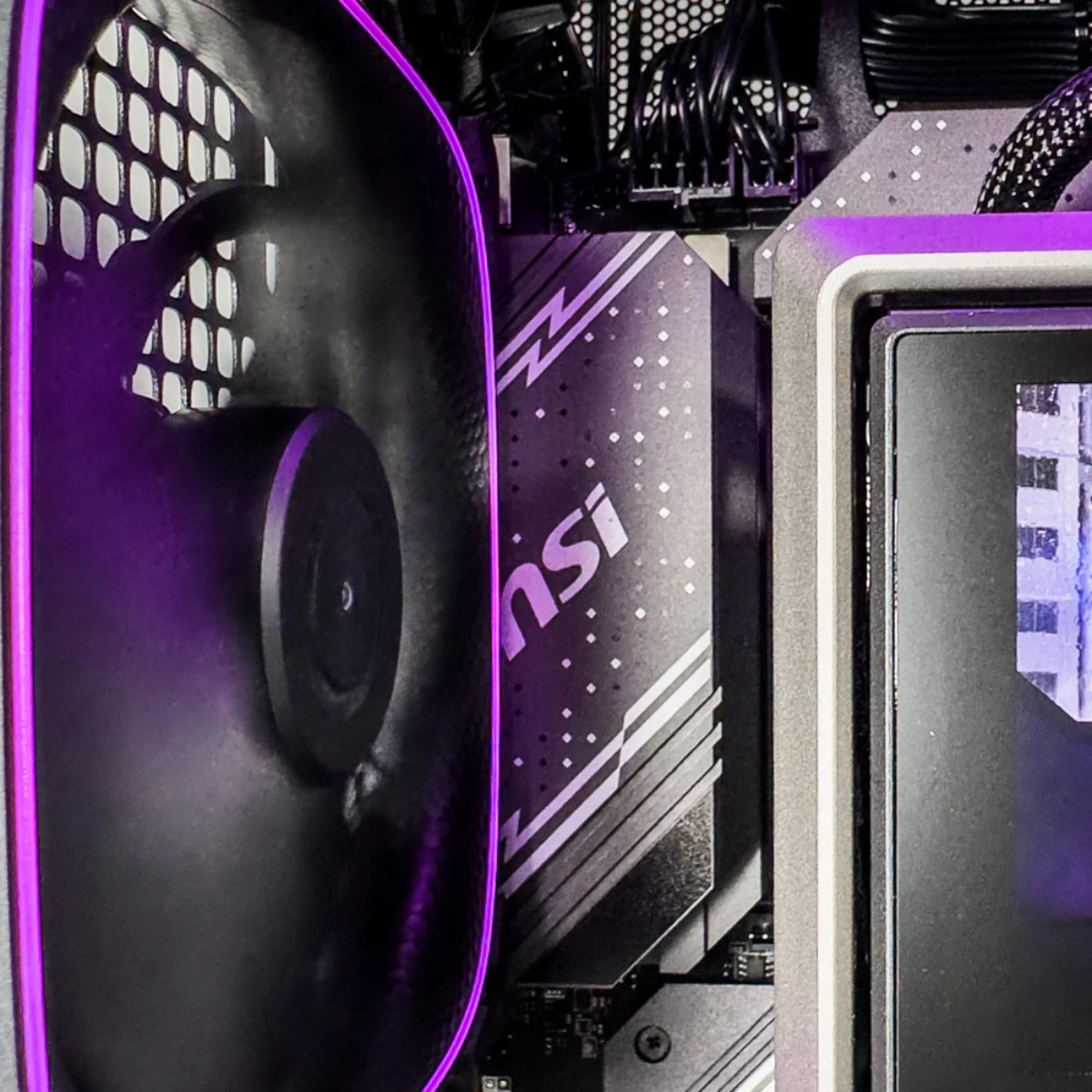 Gaming PC Silk (Core i7-14700F, 32 GB DDR5 RAM, RTX 5070 12GB GPU) view 5