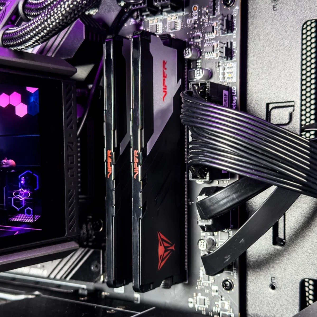 Gaming PC Silk (Core i7-14700F, 32 GB DDR5 RAM, RTX 5070 12GB GPU) view 6